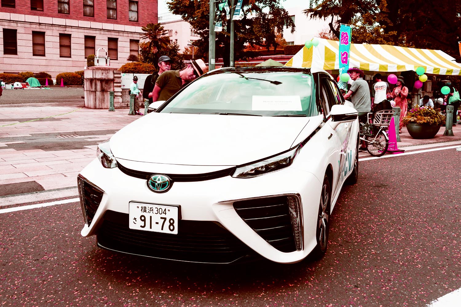 TOYOTA TALKS ABOUT FUEL-CELL TECHNOLOGY
