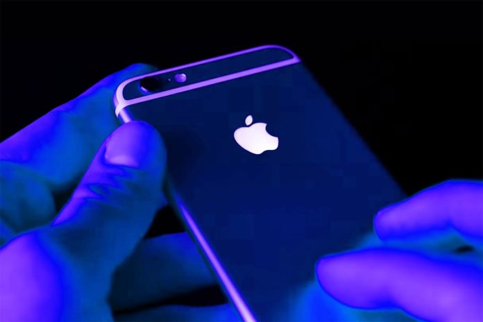 New iPhone 6 Glowing Apple Logo: 5 Things You Didn’t Know Clapway