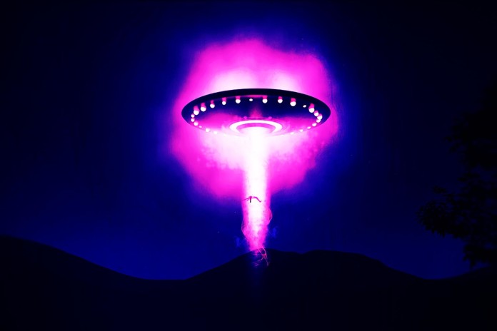 UFO and Aliens Caught on Camera from Helicopter Clapway