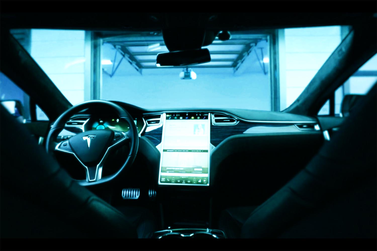 THE SELF-DRIVING TESLA IS THE PERFECT GETAWAY CAR